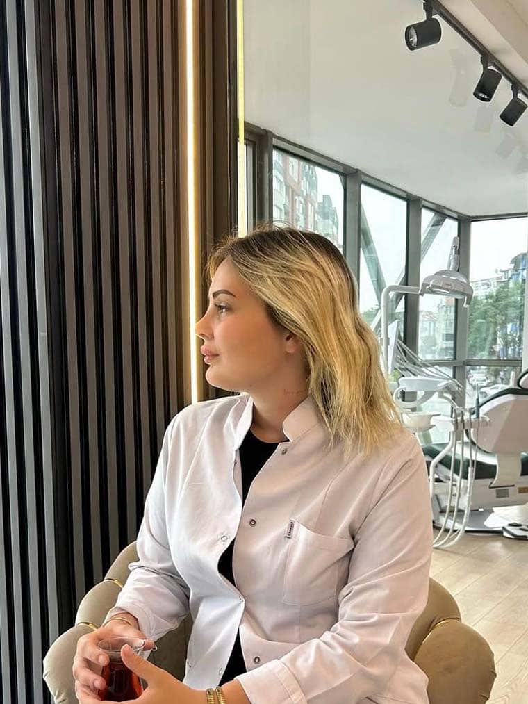 Dt. Melis Hekimoğlu